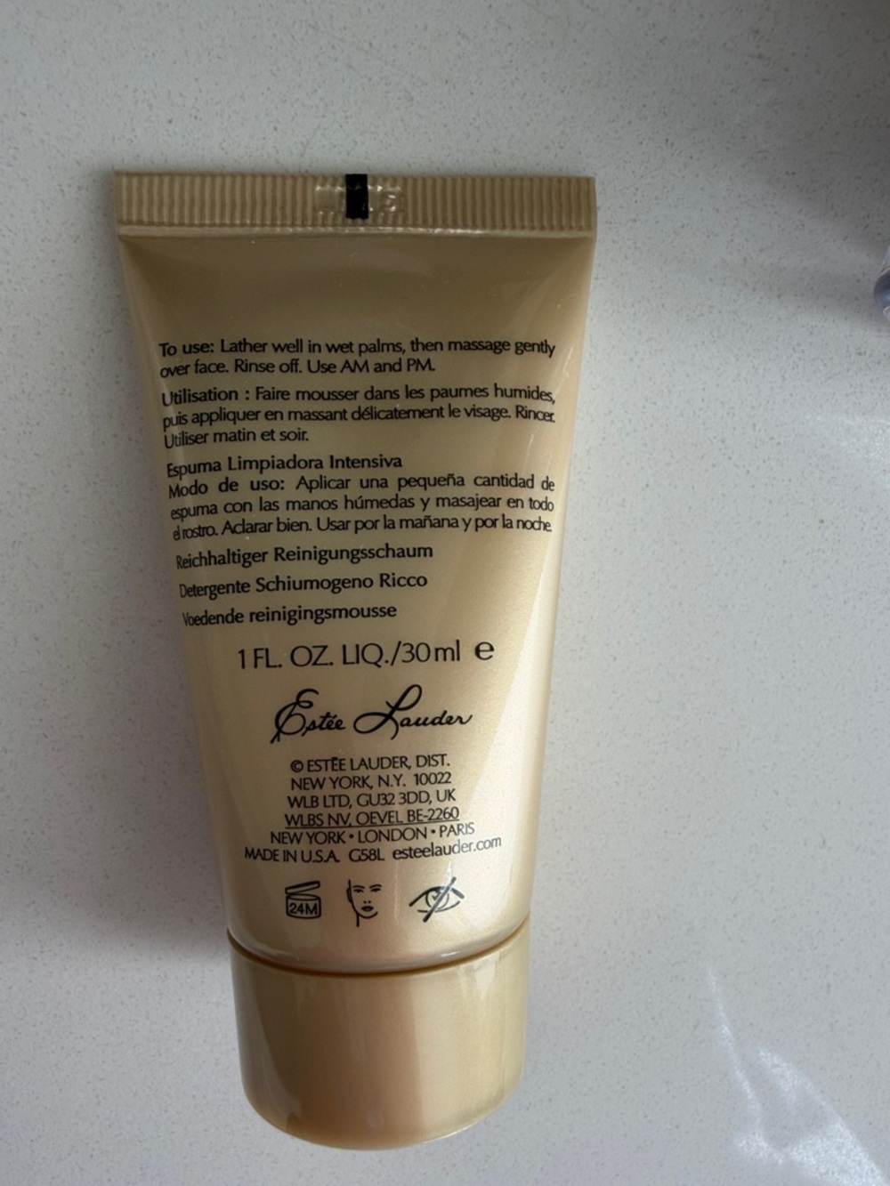 Estée Lauder Re-Nutriv Ultimate Diamond Soft Crème & Rich Foam Cleanser - Picture 4 of 4